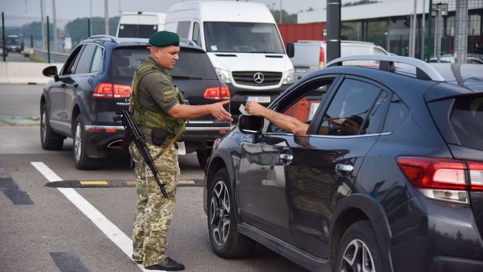 Перетин кордону з 18 травня: У ДПСУ пояснили, що зміниться для чоловіків