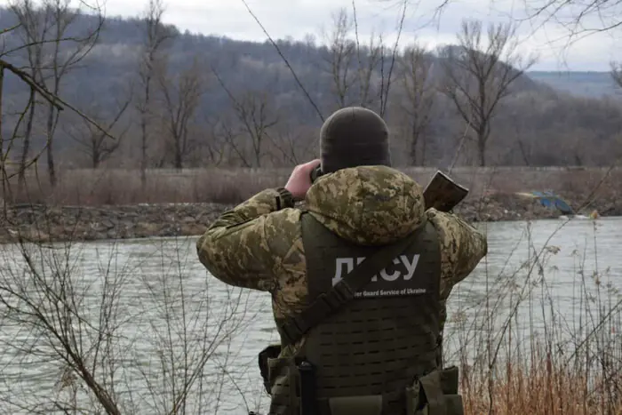 На Закарпатті спробували вивезти чоловіків за кордон