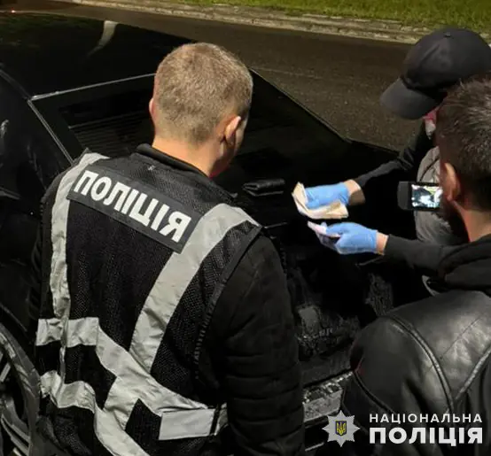 На Львівщині поліцейські викрили розповсюджувачів психотропів та ліквідували нарколабораторію Фото-1