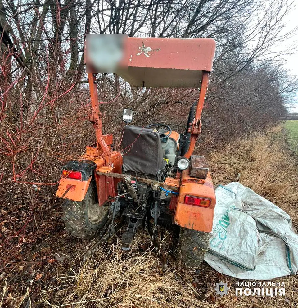 Поліції Буковини викрила чоловіка, підозрюваного у незаконному заволодінні трактором, низці крадіжок та зберіганні боєприпасів Фото-6