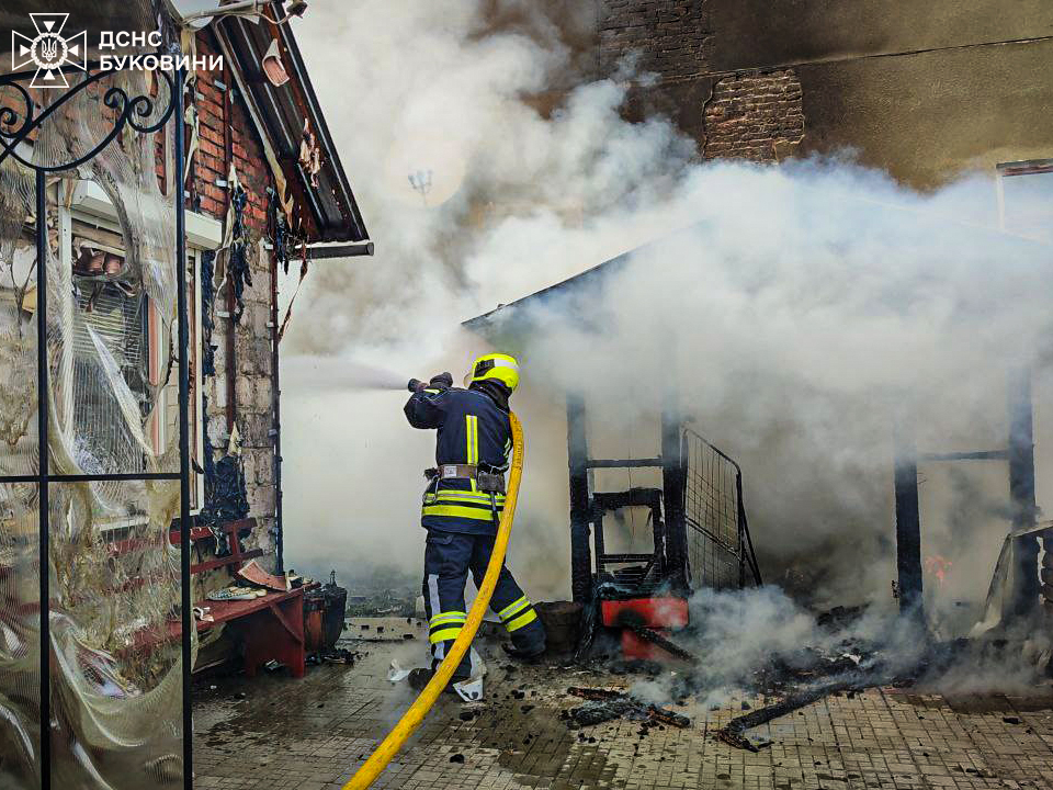 Ввечері загорівся заклад харчування: за добу у Чернівецькій області ліквідовано 5 пожеж