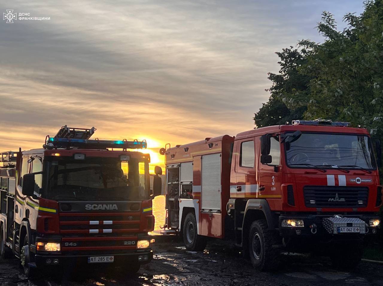 Ворог обстріляв Прикарпаття: на місці обстрілу спалахнула пожежа