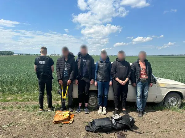 Мали покинути авто та втекти за кордон: прикордонники оперативно затримали порушників