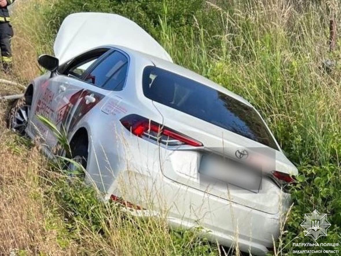 На Закарпатті п'яний водій скоїв ДТП та намагався відкупитися від поліції