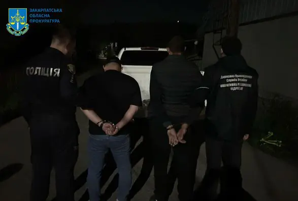 На Рахівщині поліція затримала зловмисника на переправі через кордон військовозобовʼязаного чоловіка