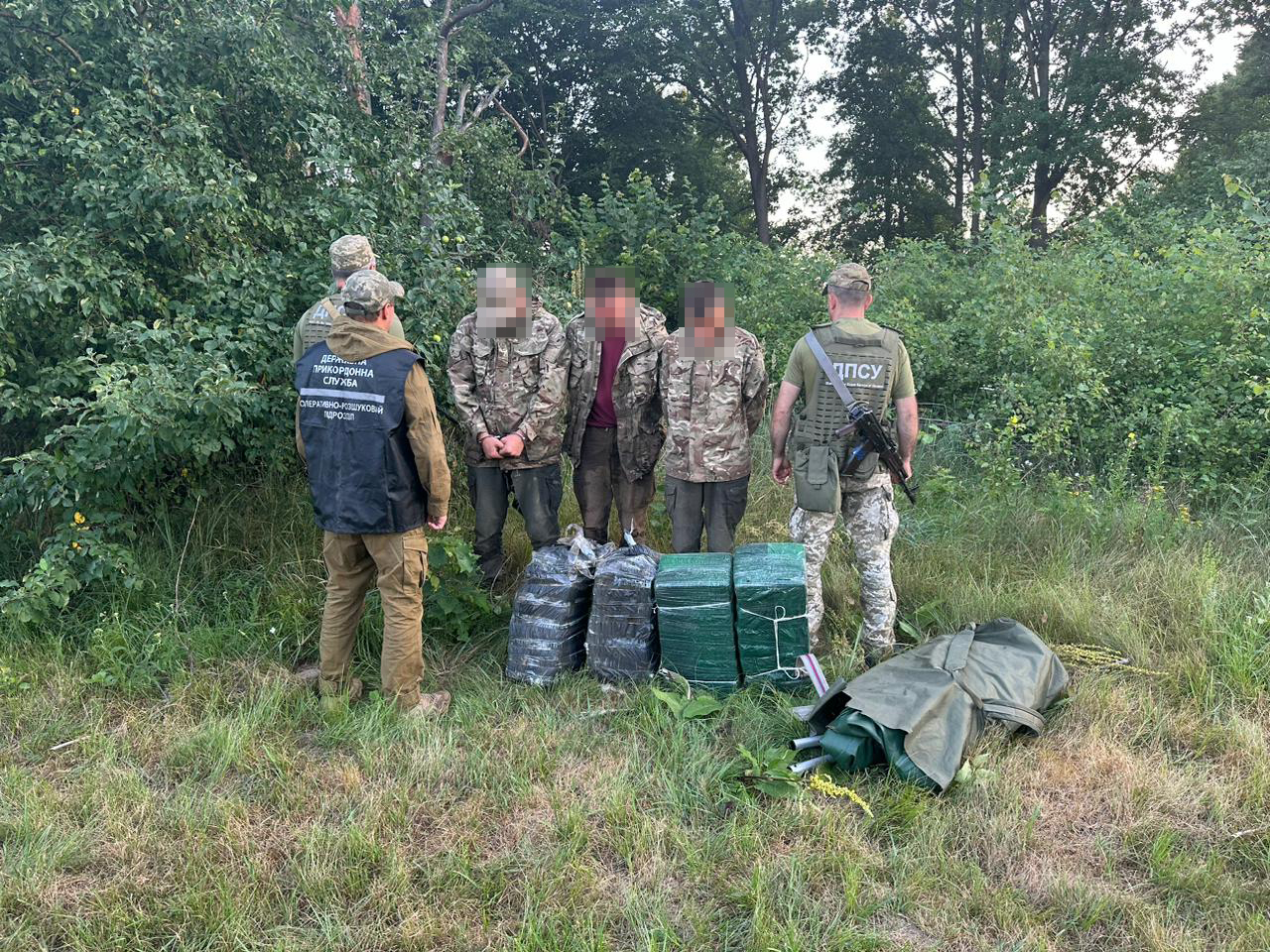 На Волині затримали 3 жителів прикордоння з контрабандними сигаретами