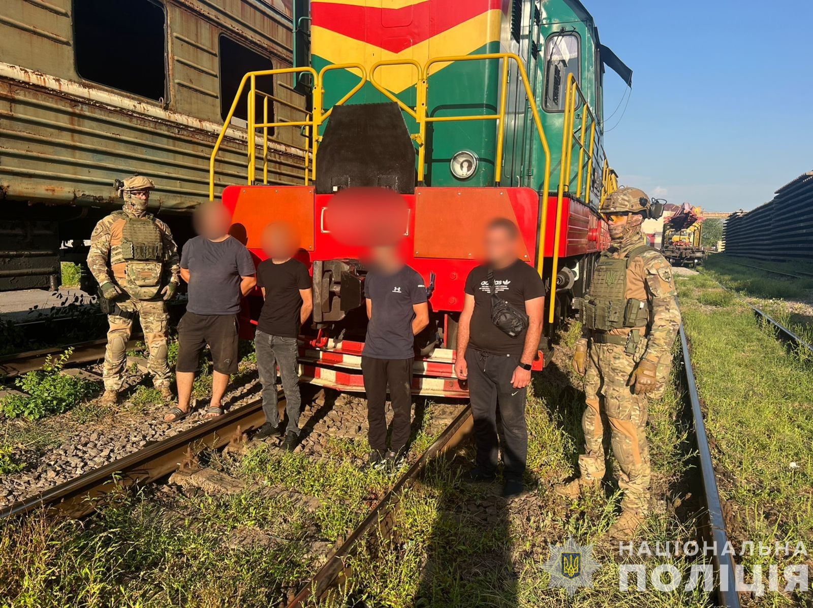 Закарпатська поліція затримала групу осіб, причетних до масштабної схеми розкрадання палива із тепловозів Укрзалізниці