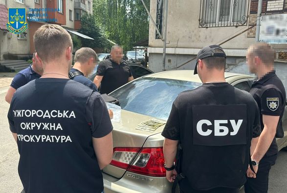 На Закарпатті судитимуть адвоката, якого викрили на одержанні 1600 доларів США хабаря