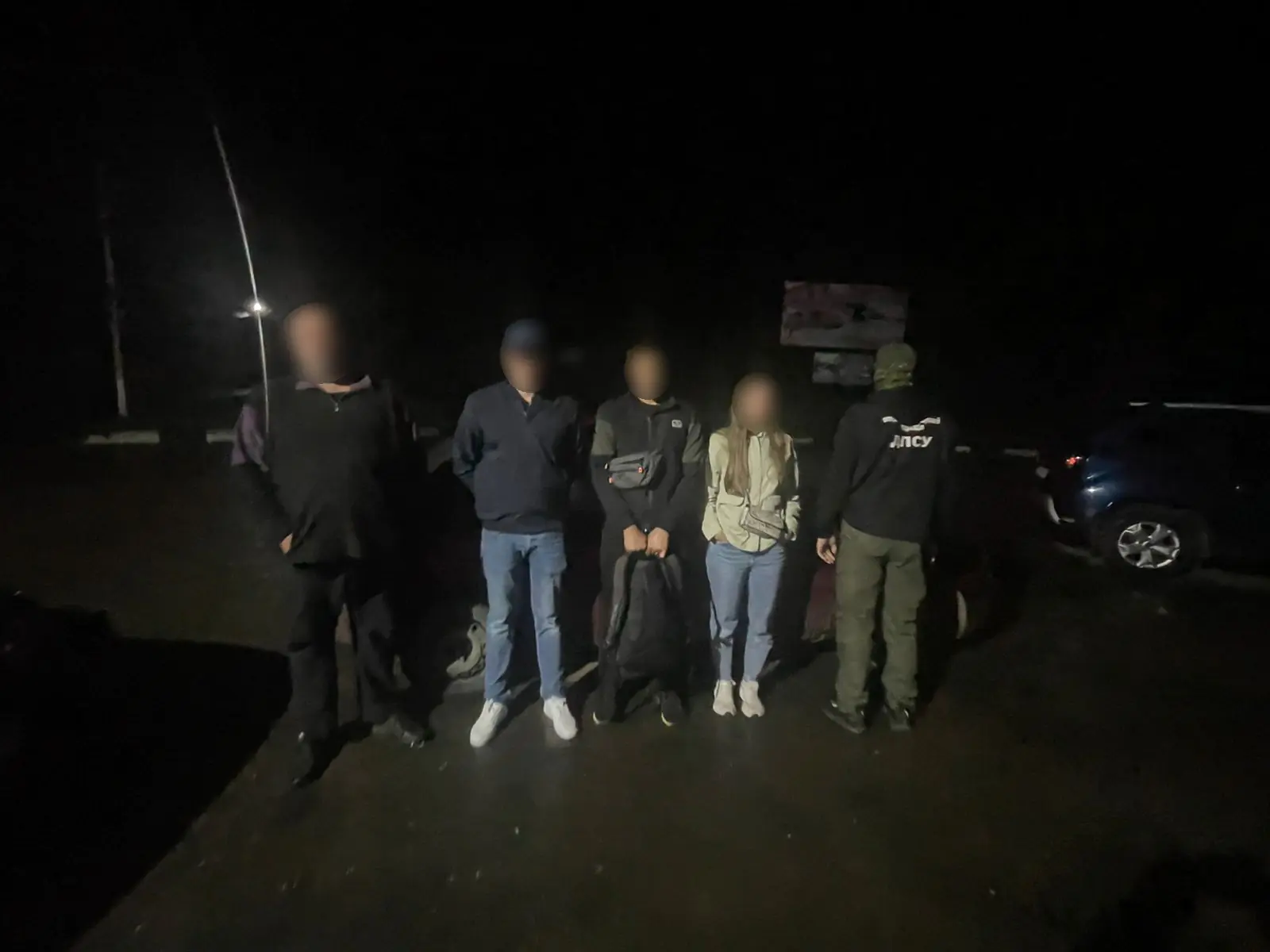 На Буковині прикордонники затримали перевізника з клієнтом в багажнику