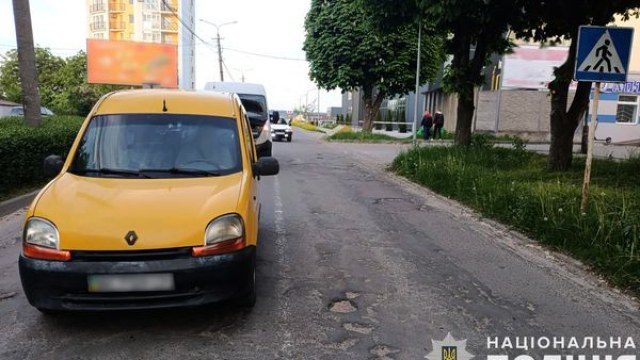 У Золочеві водій Renault Kangoo збив жінку на пішохідному переході