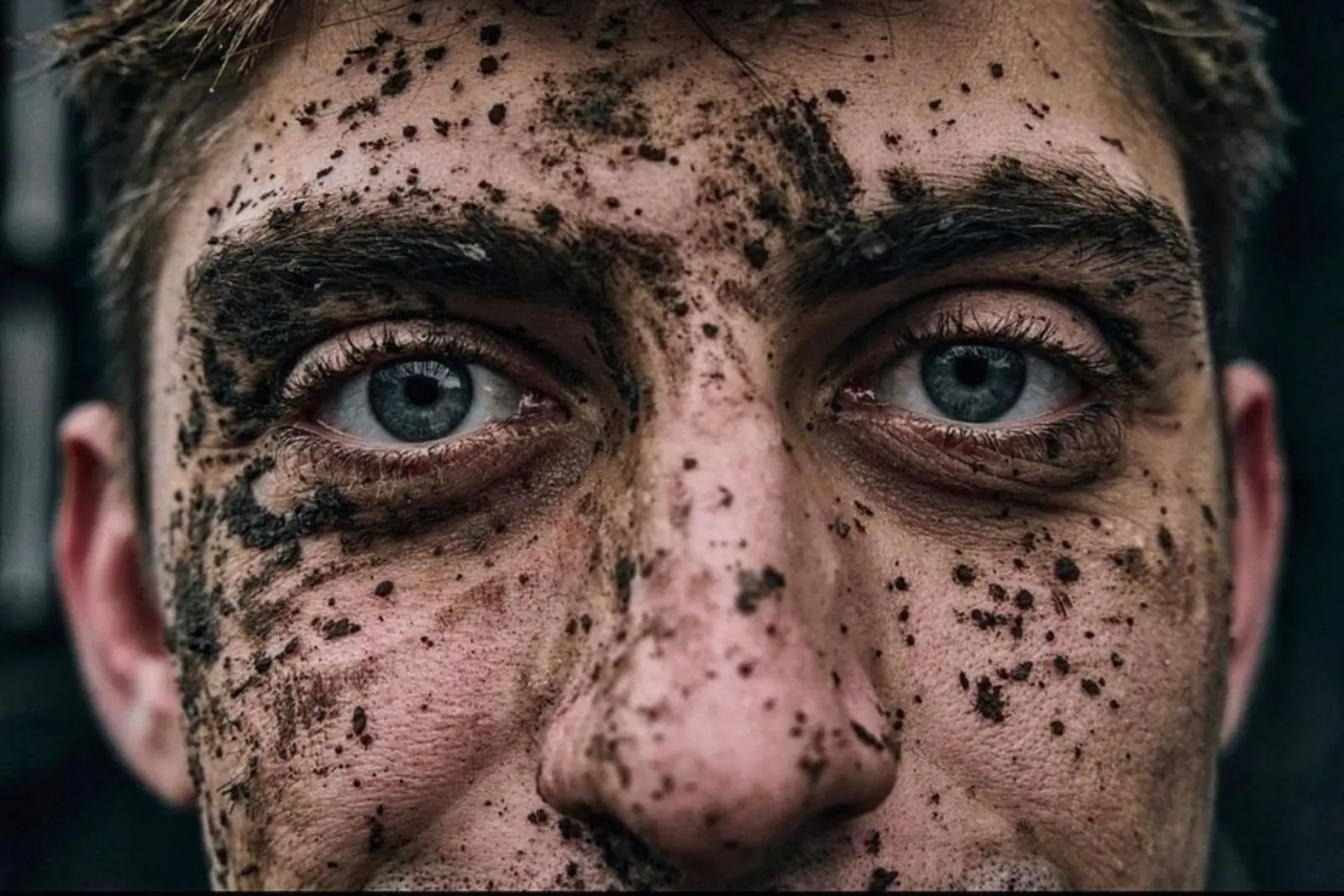 В Ужгороді відкрили вражаючу фотовиставку «Очі війни» польських митців