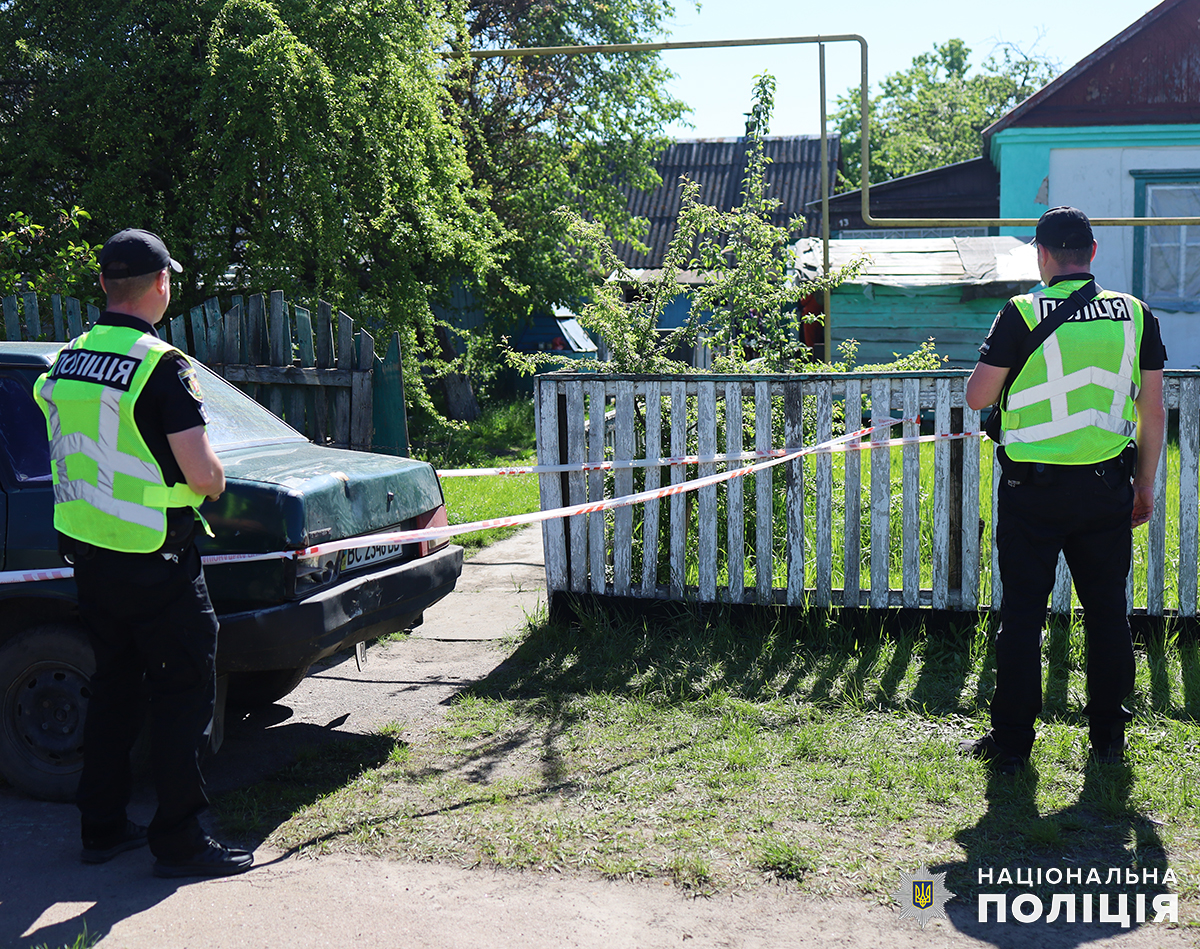 Чоловік застрелив 7-річну дитину, дружину та себе у будинку на Житомирщині — поліція