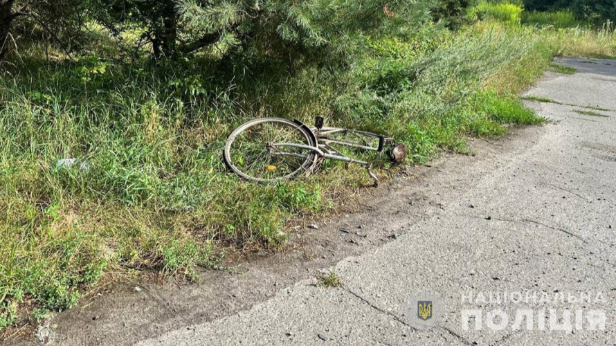 На Волині велосипедист зіткнувся з автівкою: чоловіка госпіталізували