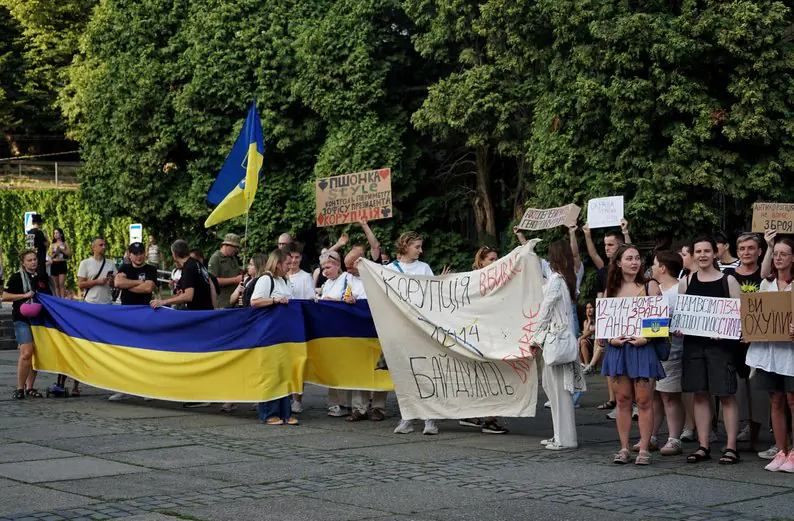 В Ужгороді теж вийшли на мітинг