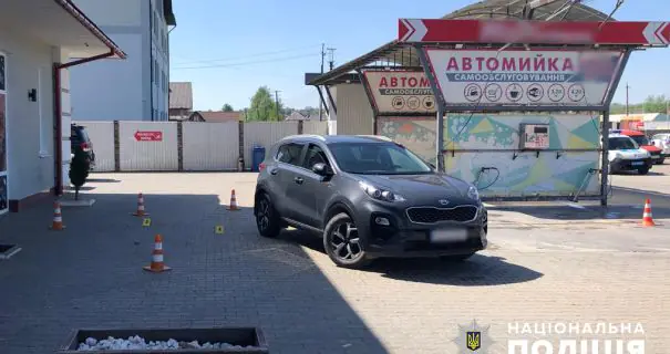На Буковині позашляховик на автомийці збив 6-річну дівчинку