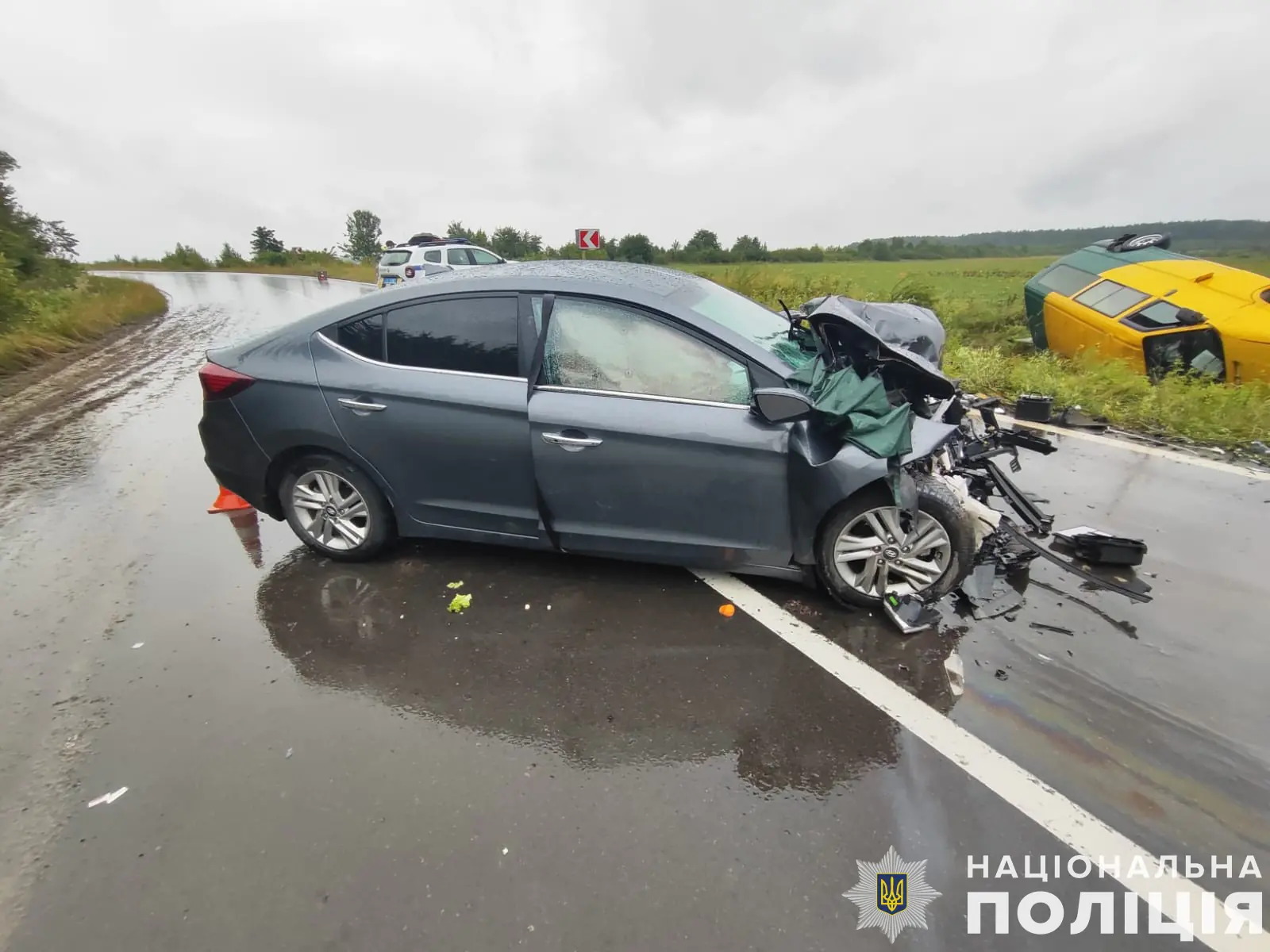 На Львівщині зіткнулися мікроавтобус з легковиком: травмовано двоє осіб Фото-3