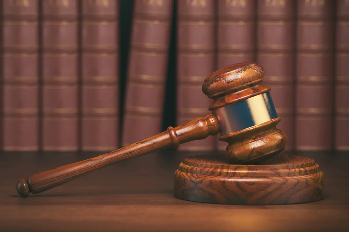 Мінував школи, судили вчителя в Чернівцях