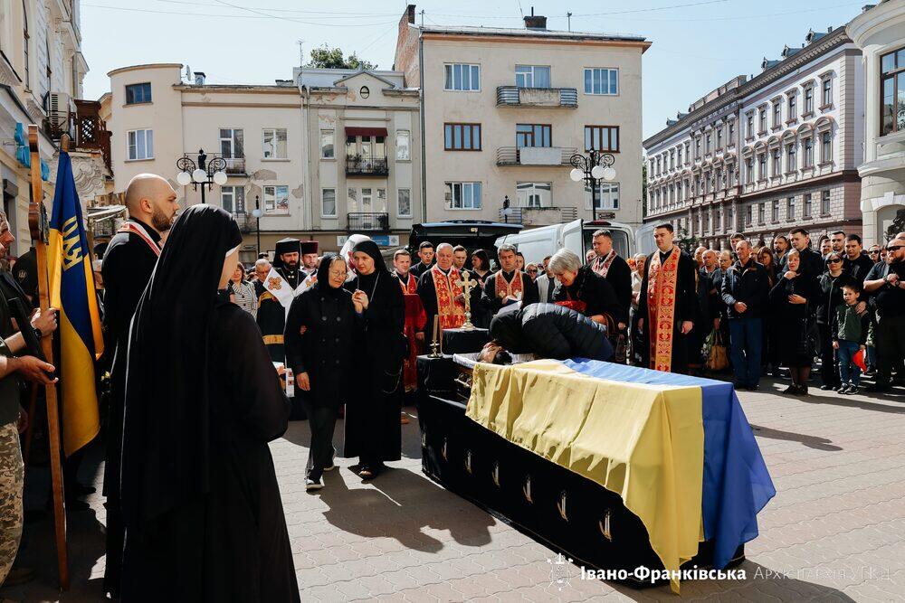 В Івано-Франківську попрощалися з Героєм України Марком Вуянком