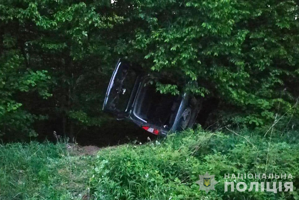 У Луцькому районі п'яна 16-річна дівчина на «пежо» збила людину і втекла з місця аварії