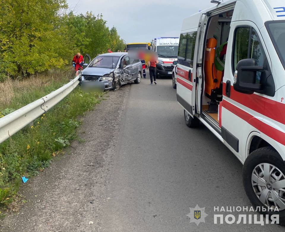 Травмувалися троє дорослих і двоє дітей: деталі аварії на Волині